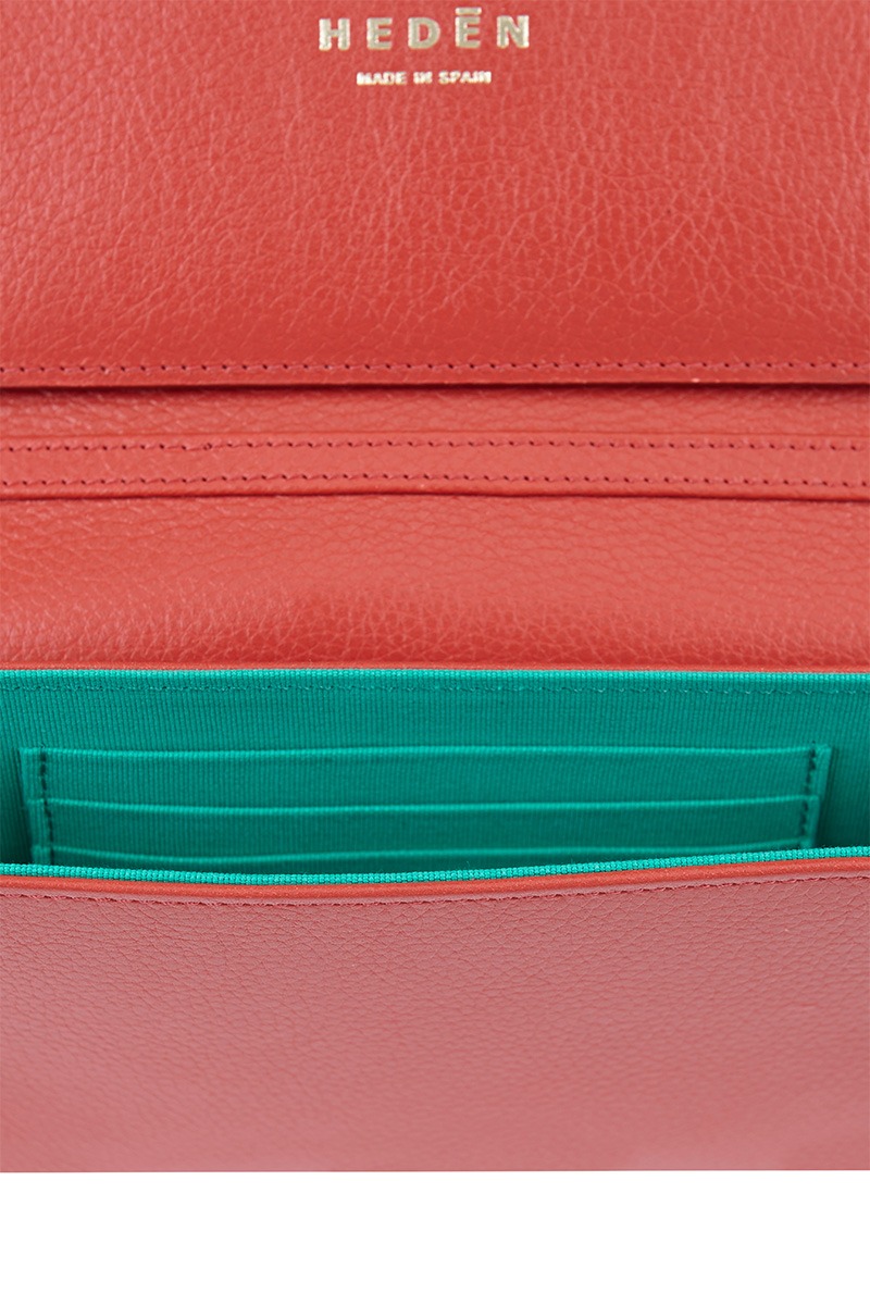 Drapé_Shoulder_RectangularMini_Terracota_4 Bolso de piel rojo marca HedenBrand, colección Drape Shoulder terracota