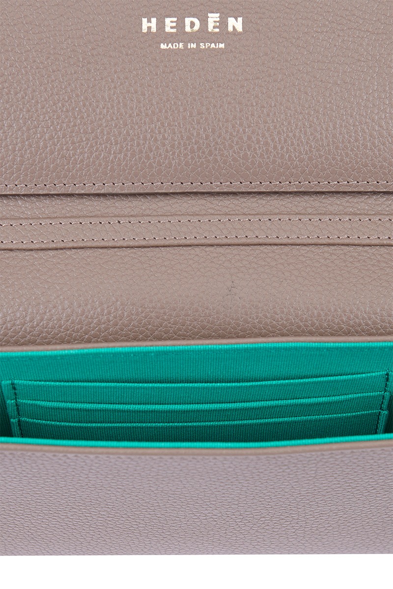 Drapé_Shoulder_RectangularMini_Topo_4 Bolso de piel gris marca HedenBrand, colección Drape Shoulder terracota