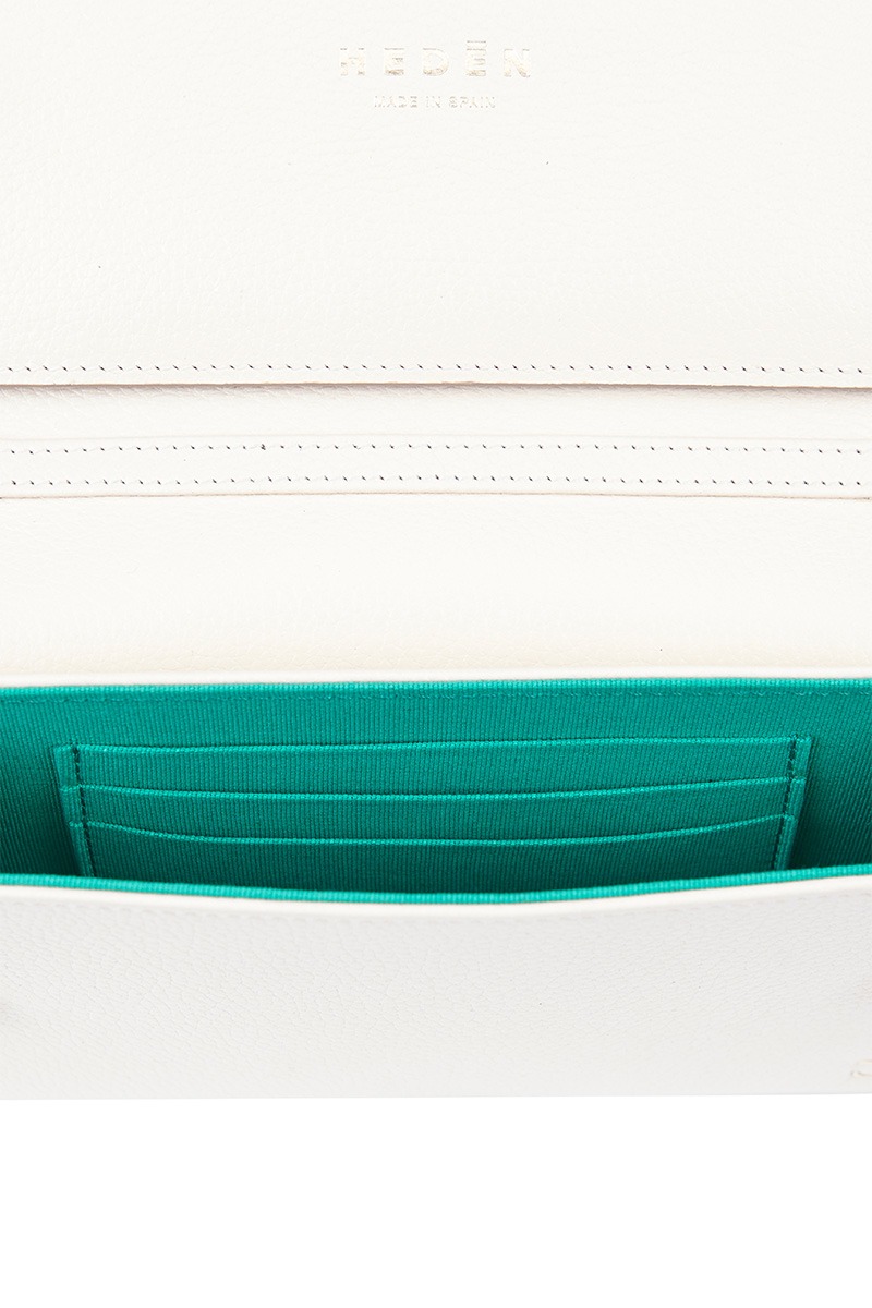 Drapé_Shoulder_RectangularMini_White_4 Bolso de piel blanco marca HedenBrand, colección Drape Shoulder terracota