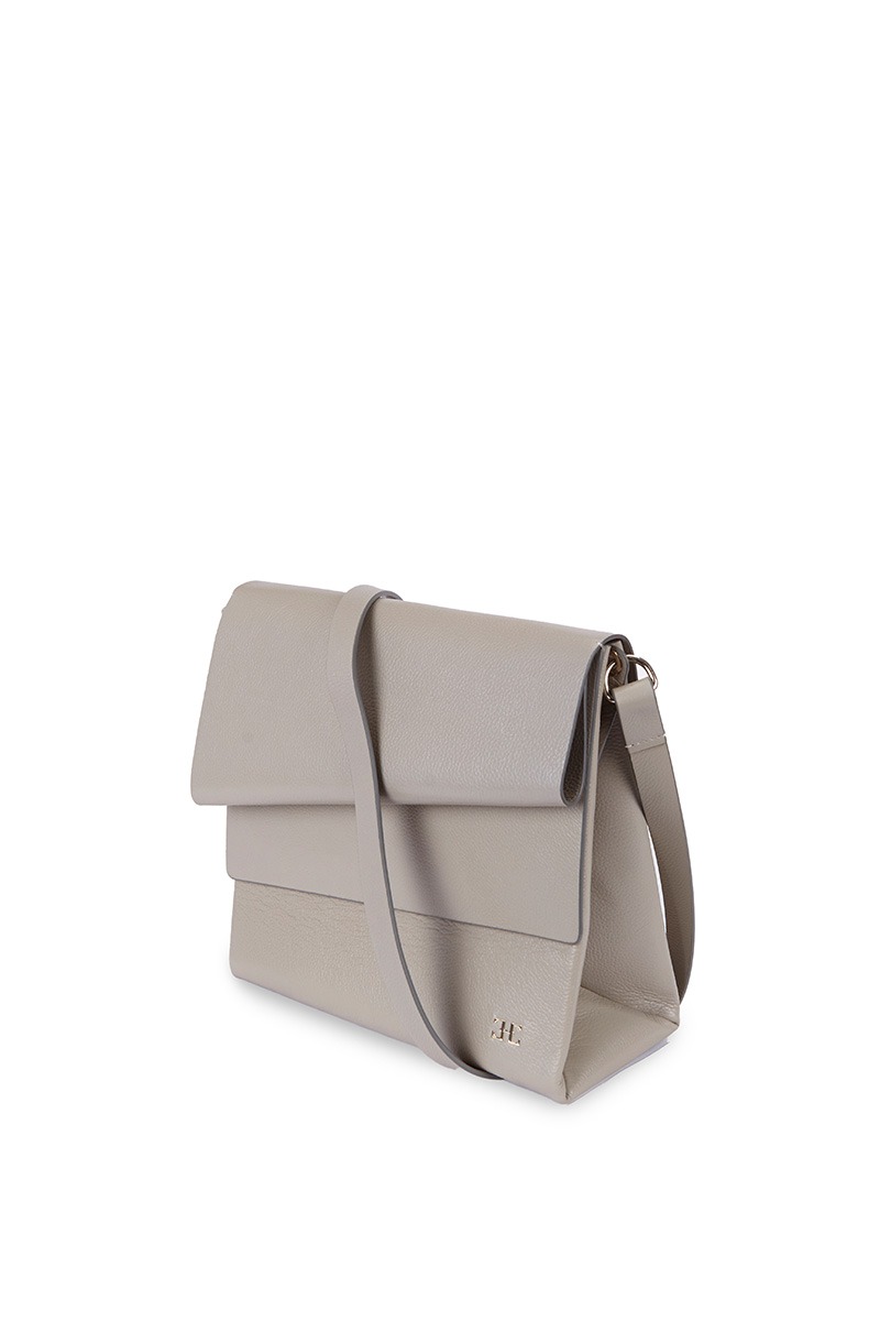 Bolso de piel topo marca HedenBrand, colección Drape Shoulder Square PM