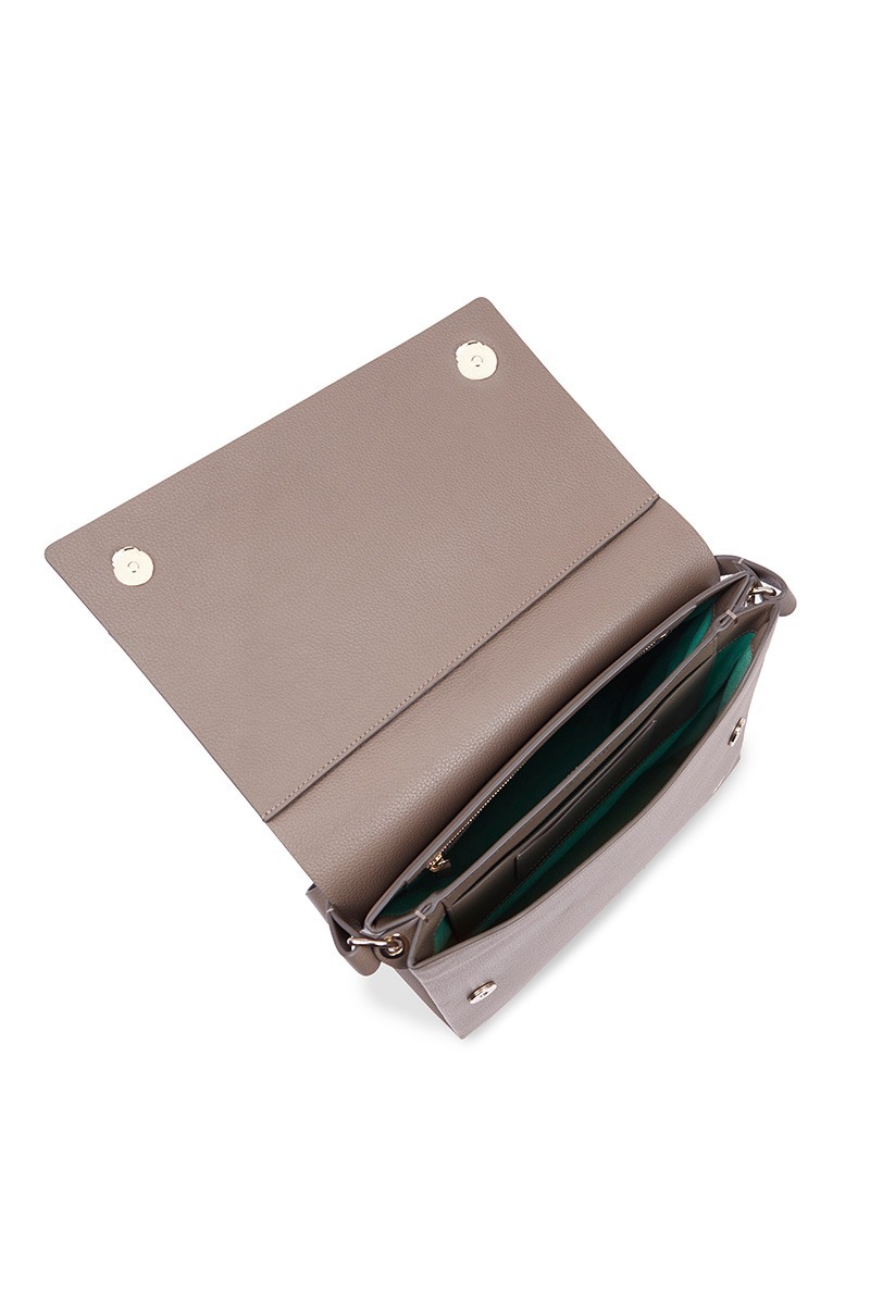 Bolso de piel topo marca HedenBrand, colección Drape Shoulder Square PM