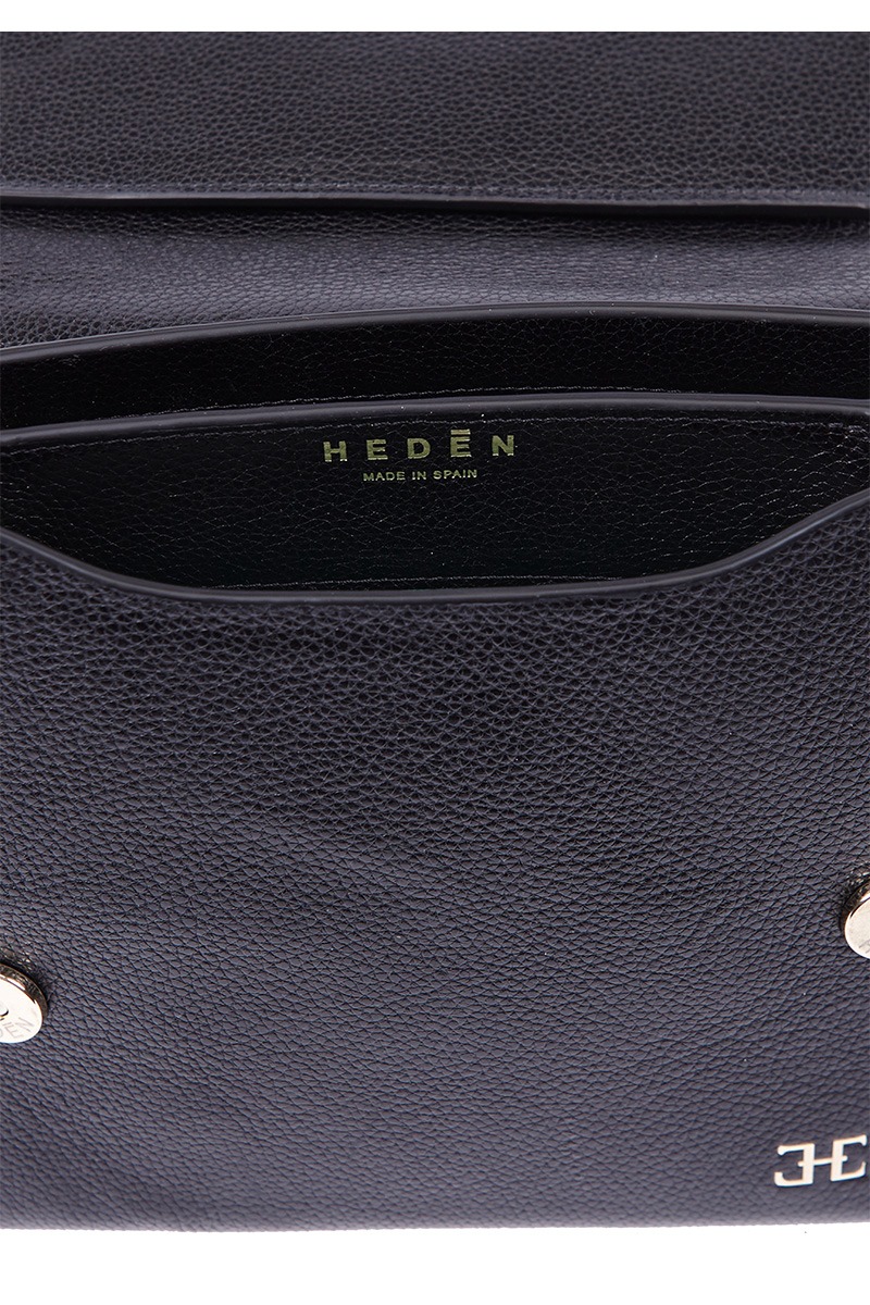 Drapé_Shoulder_RectangularGM_black_4 Bolso de piel negro marca HedenBrand, colección Drape Shoulder terracota