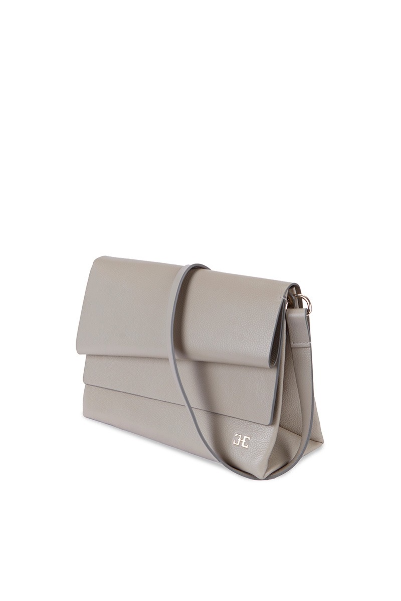 Bolso de piel gris marca HedenBrand, colección Drape Shoulder terracota