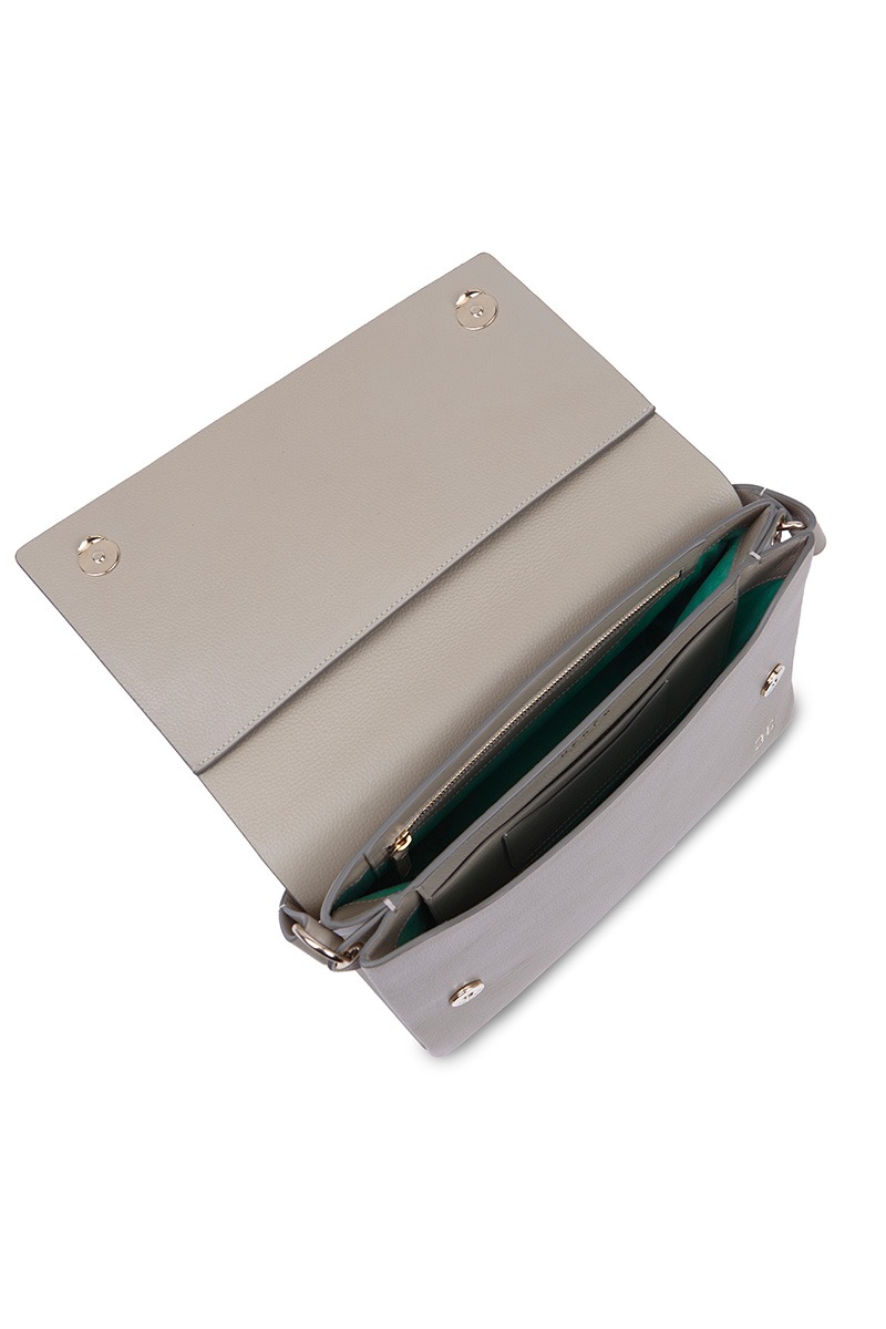 Bolso de piel gris marca HedenBrand, colección Drape Shoulder terracota