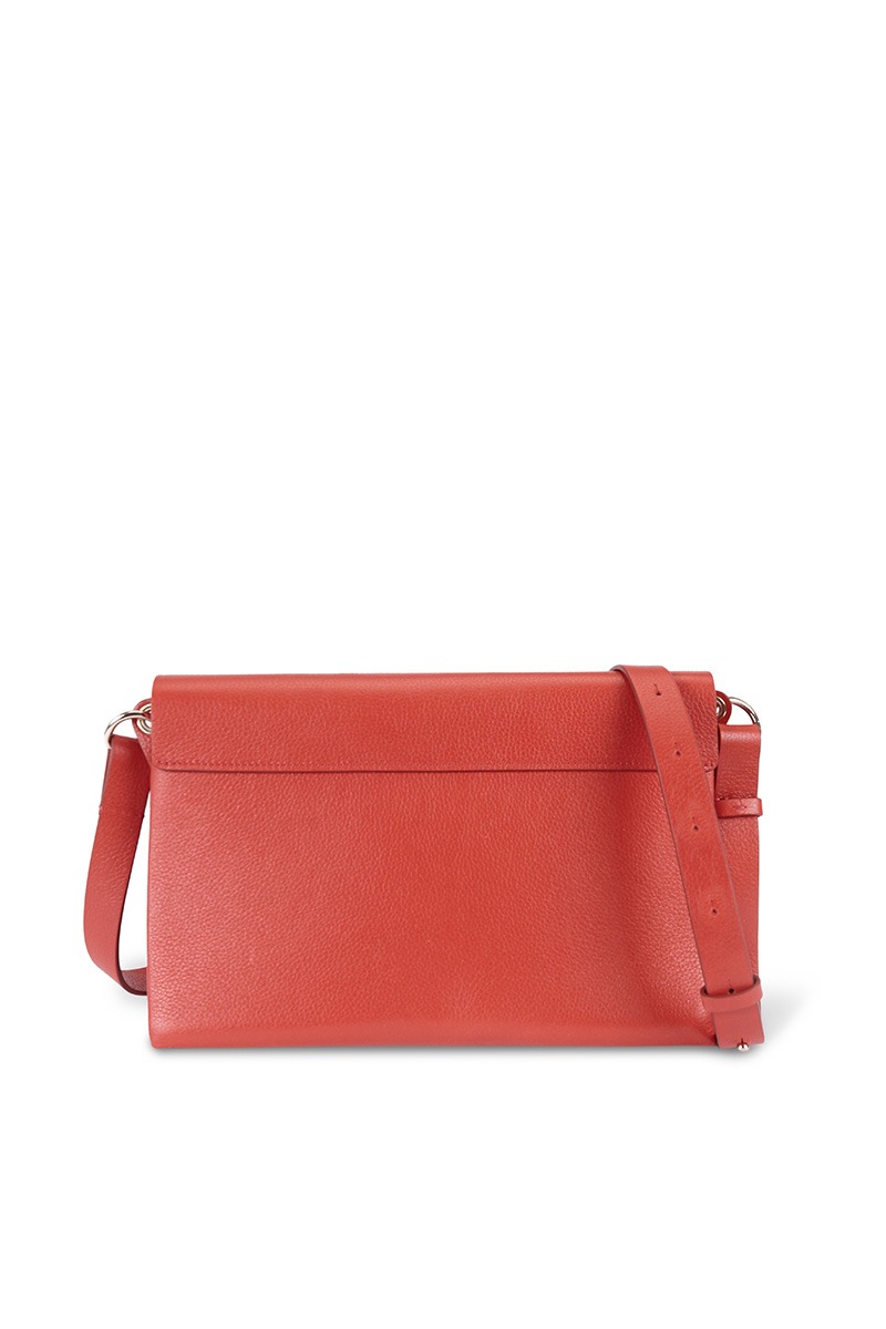 Drapé_Shoulder_RectangularMM_Terracota_3 Bolso de piel rojo marca HedenBrand, colección Drape Shoulder terracota