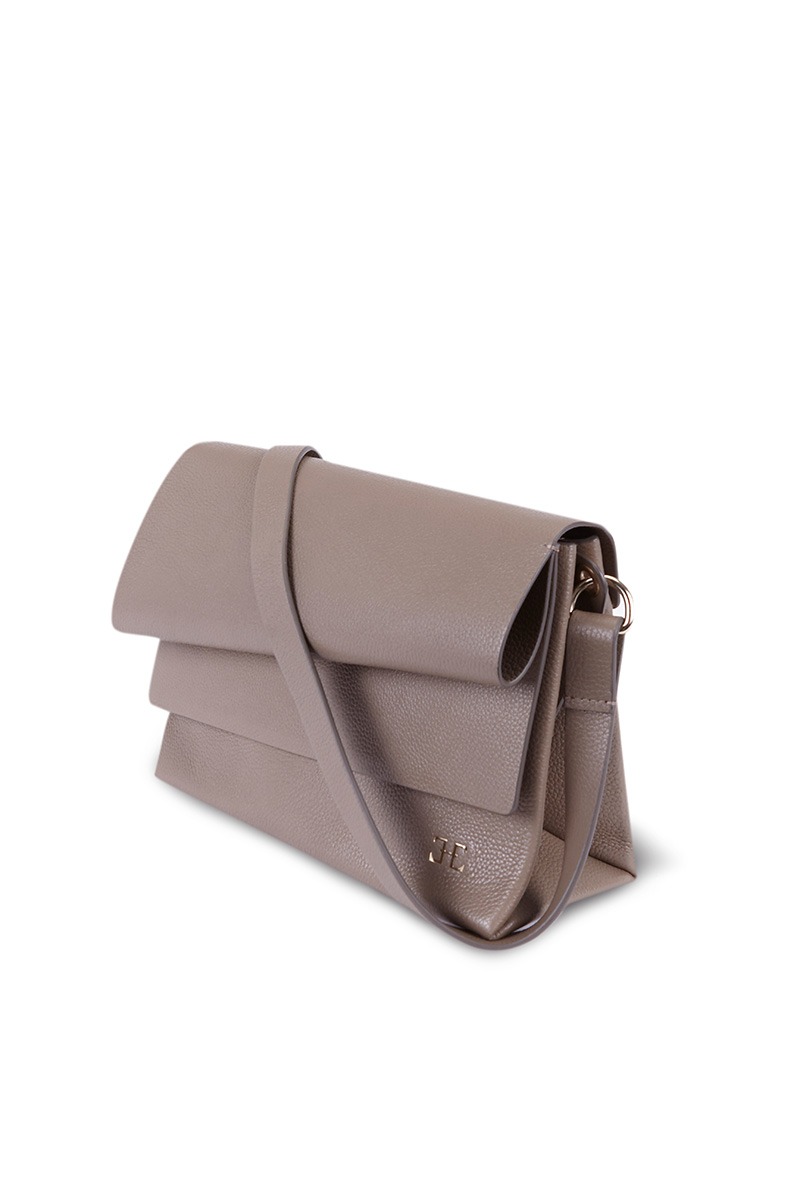 Drapé_Shoulder_RectangularMM_Topo_2 Bolso de piel gris marca HedenBrand, colección Drape Shoulder terracota