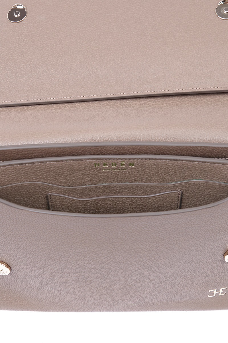 Drapé_Shoulder_RectangularMM_Topo_4 Bolso de piel gris marca HedenBrand, colección Drape Shoulder terracota