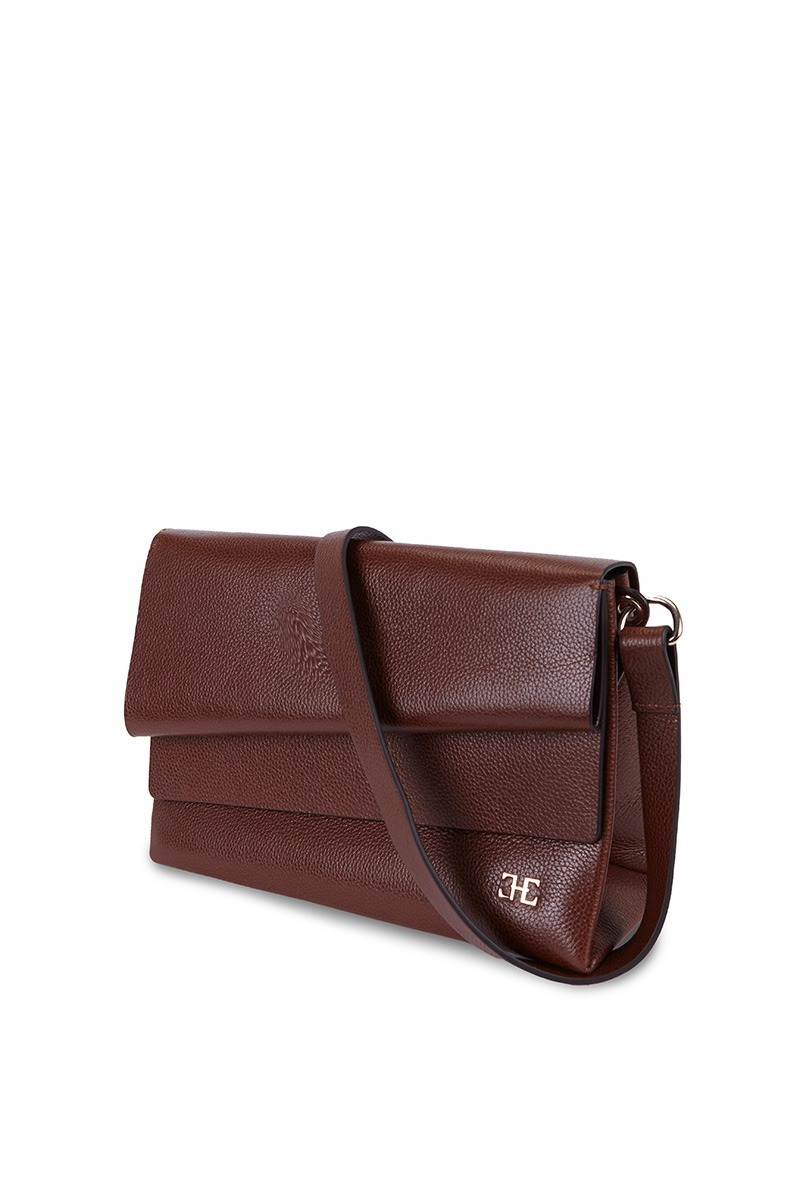 Drapé_Shoulder_RectangularMM_brown_2 Bolso de piel marrón marca HedenBrand, colección Drape Shoulder terracota