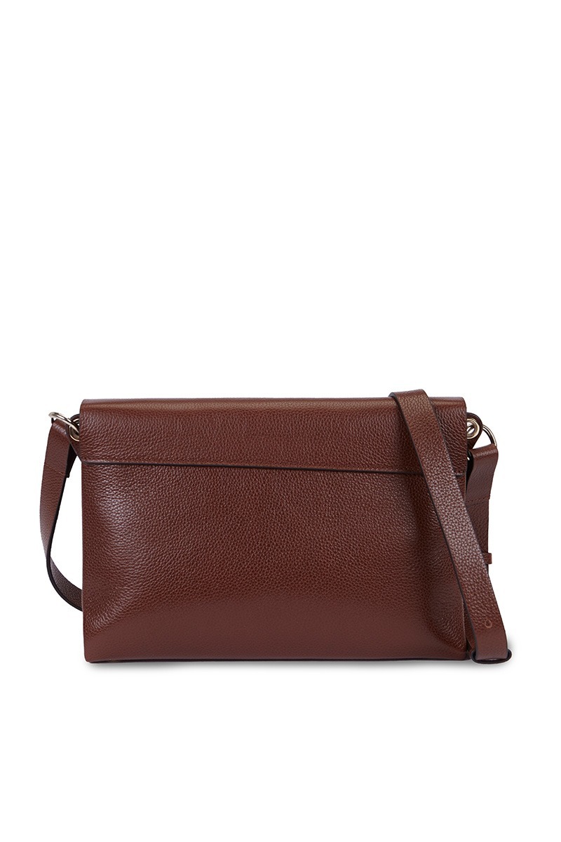 Drapé_Shoulder_RectangularMM_brown_3 Bolso de piel marrón marca HedenBrand, colección Drape Shoulder terracota