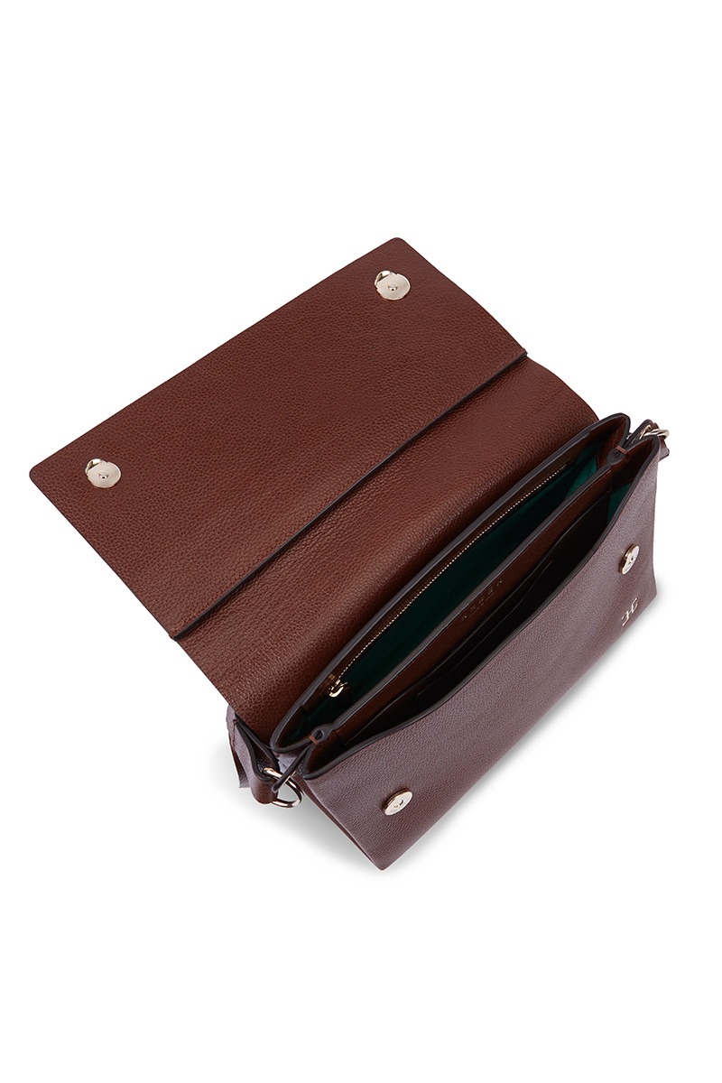 Drapé_Shoulder_RectangularMM_brown_4 Bolso de piel marrón marca HedenBrand, colección Drape Shoulder terracota