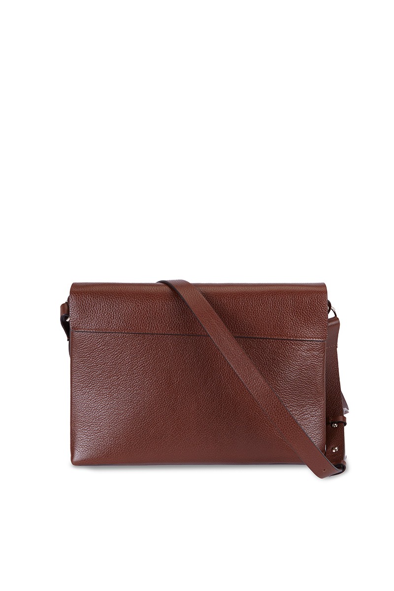 Drapé_Shoulder_RectangularGM_brown_3 Bolso de piel marrón marca HedenBrand, colección Drape Shoulder terracota