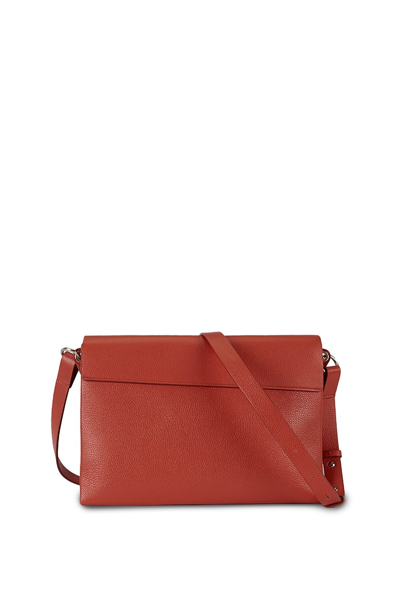 Drapé_Shoulder_RectangularGM_terracota_3 Bolso de piel rojo marca HedenBrand, colección Drape Shoulder terracota