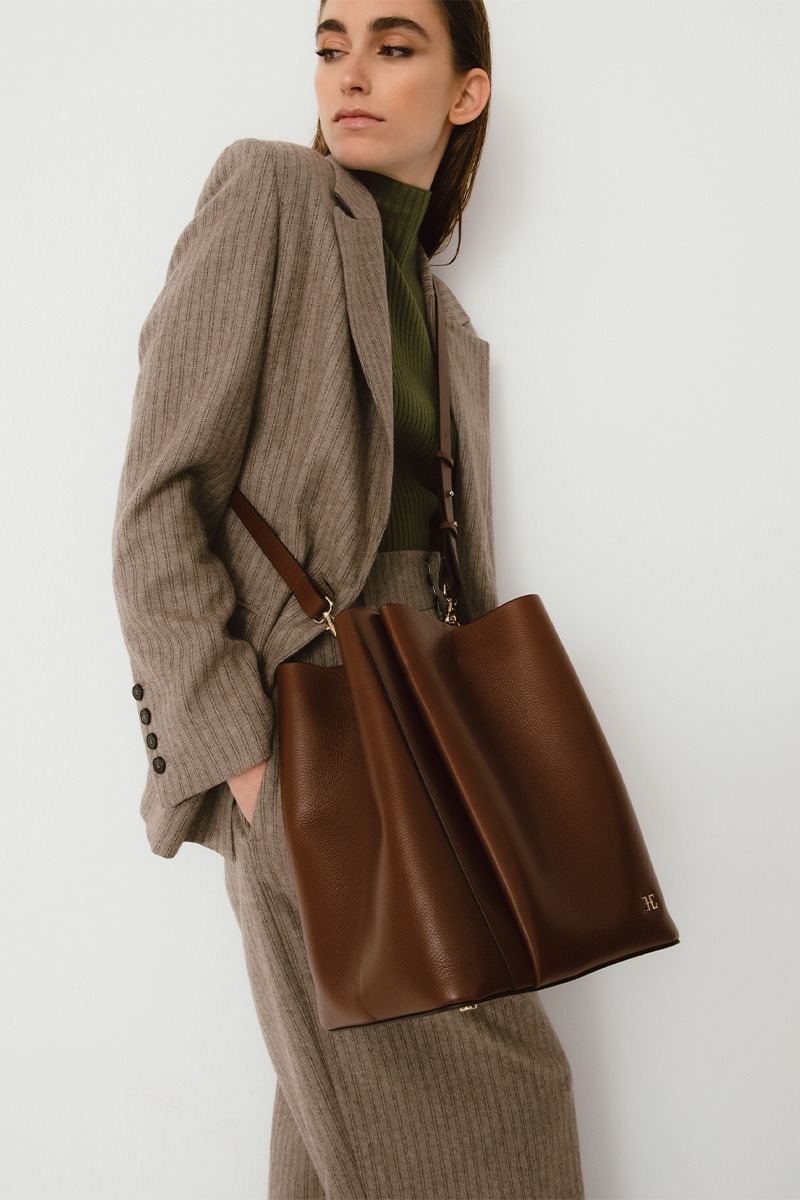 Drapé_Bucket_GM_brown_modelo