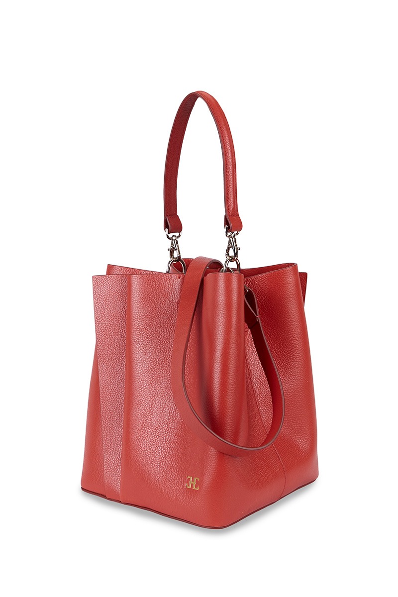 Drapé_Bucket_MM_terracota_2 Bolso de piel rojo marca Heden modelo Bucket terracota MM, colección Drape