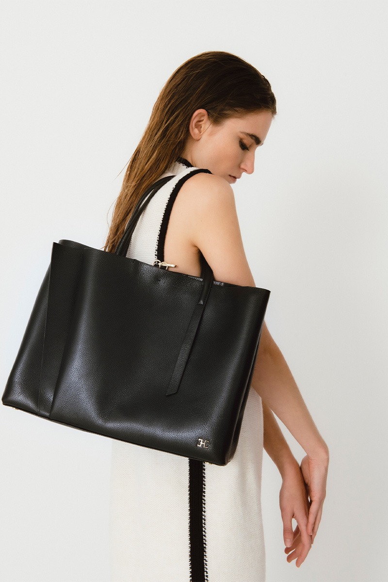 Drapé_Tote_black_modelo
