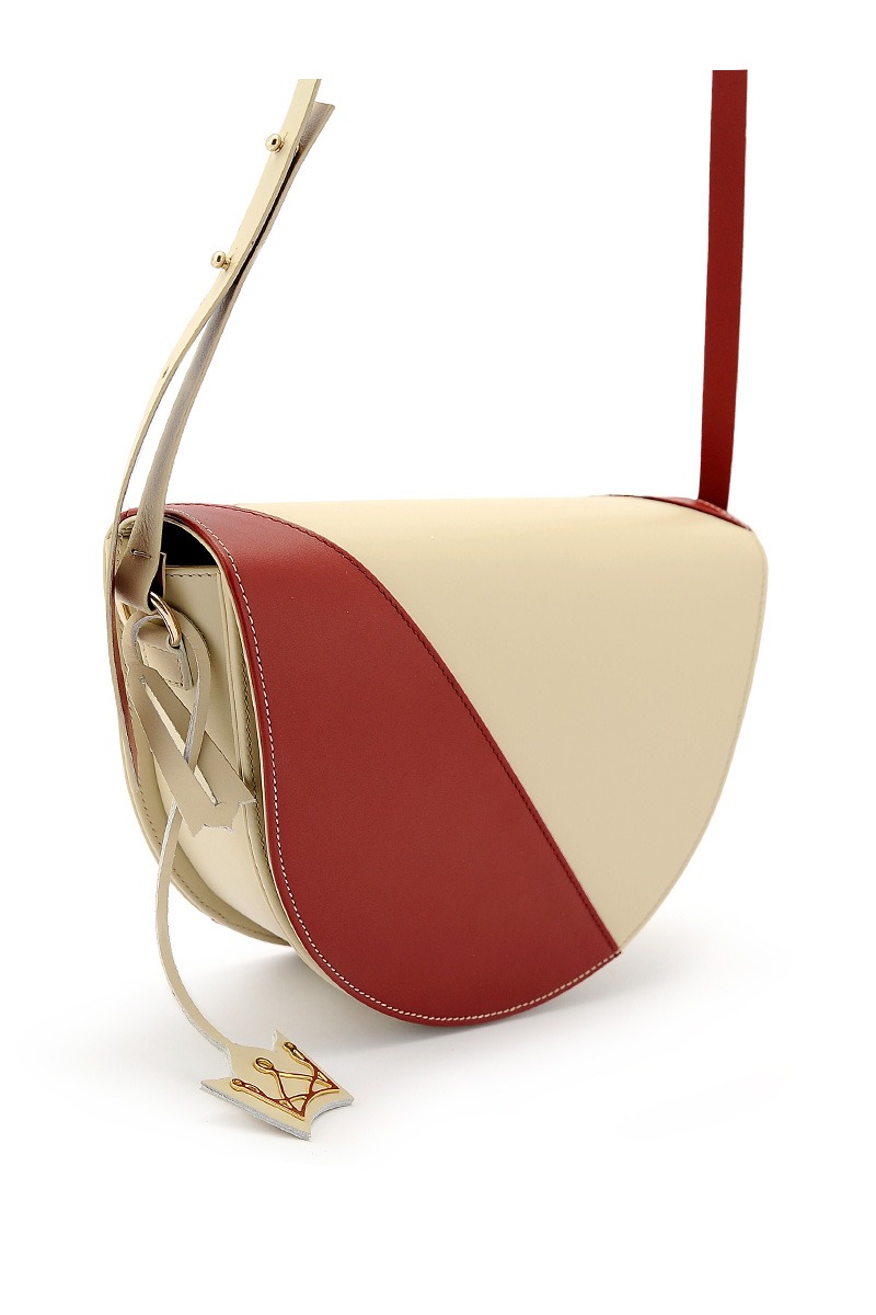 Bolso de piel blanco y rojo marca Heden, colección verso cross body