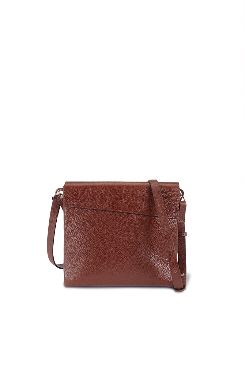 Bolso de piel marrón marca HedenBrand, colección Drape Shoulder Rectangular