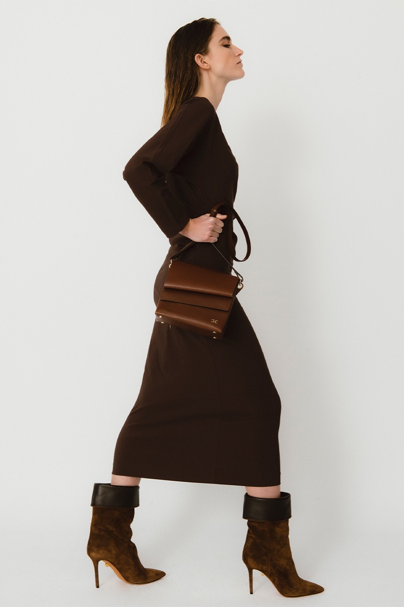 Bolso de piel marrón marca HedenBrand, colección Drape Shoulder Rectangular