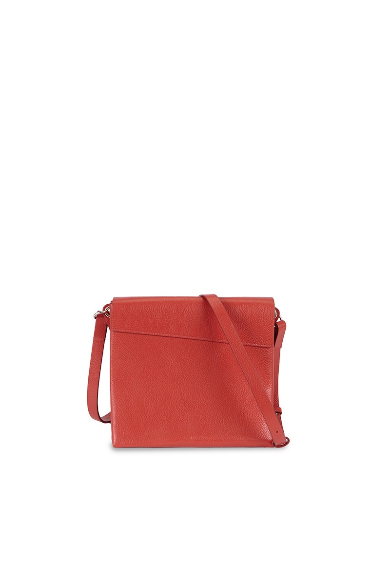 Drapé_Shoulder_RectangularPM_SQUARE_Terracota_3 Bolso de piel rojo terracota marca HedenBrand, colección Drape Shoulder Square PM